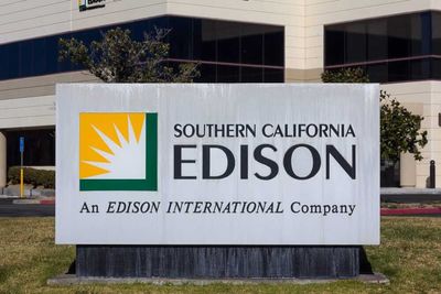 Edison International Stock: Is Wall Street Bullish or Bearish?